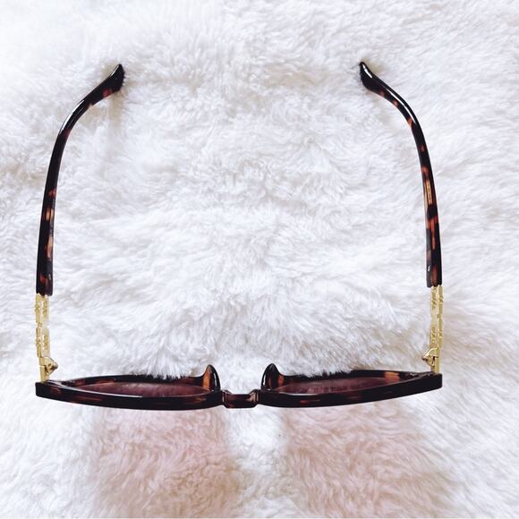 Liana Tortoise Brown Sleek Sunglasses - Picture 3 of 11